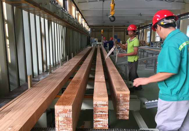 世界第一榀橡胶木超重型胶合梁制造成功(图3)