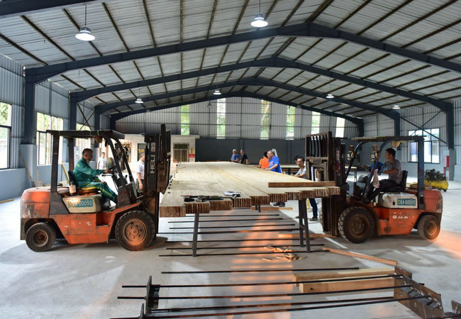 世界第一榀橡胶木超重型胶合梁制造成功(图5)