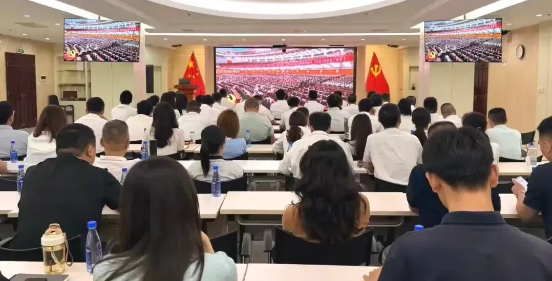 海南橡胶组织党员干部集中收看庆祝建党105周年大会直播