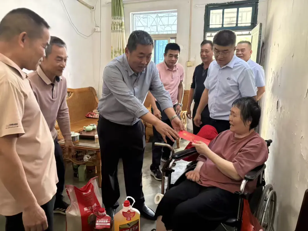 海南橡胶工会赴山荣分公司开展春节前走访慰问活动